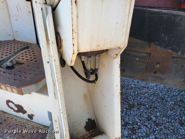 image for item JP9055 1995 Ford L8000  crane truck