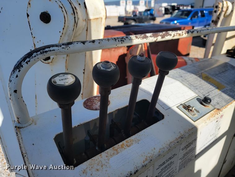 image for item JP9055 1995 Ford L8000  crane truck