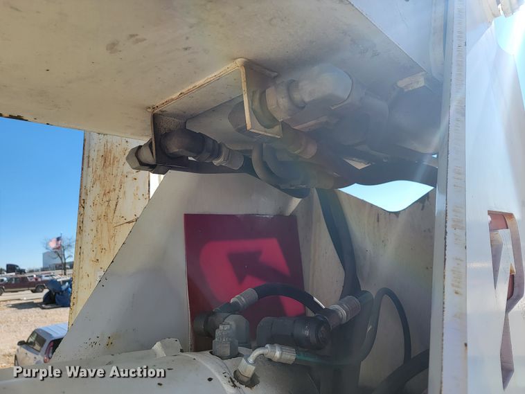 image for item JP9055 1995 Ford L8000  crane truck