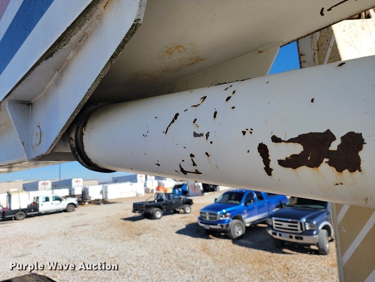 image for item JP9055 1995 Ford L8000  crane truck