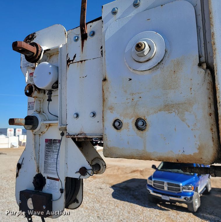 image for item JP9055 1995 Ford L8000  crane truck