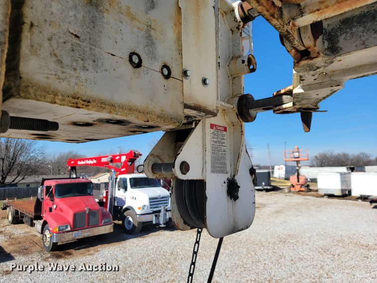 image for item JP9055 1995 Ford L8000  crane truck