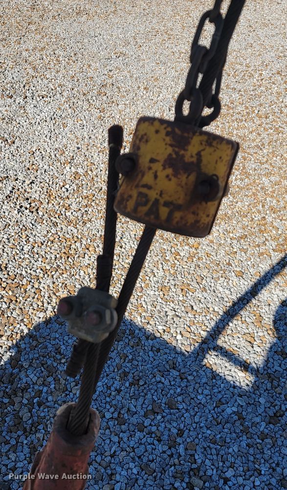 image for item JP9055 1995 Ford L8000  crane truck