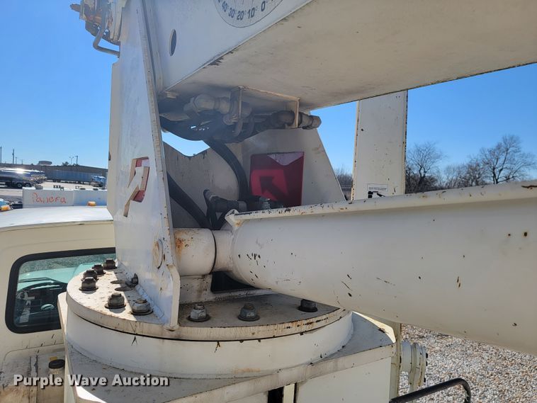 image for item JP9055 1995 Ford L8000  crane truck