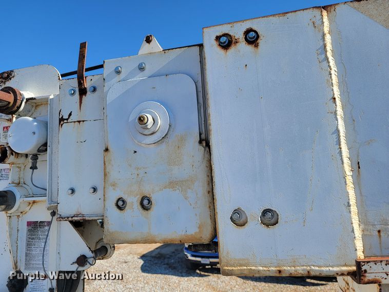 image for item JP9055 1995 Ford L8000  crane truck