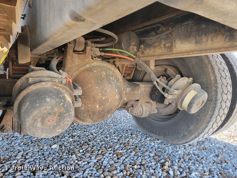 image for item JP9055 1995 Ford L8000  crane truck