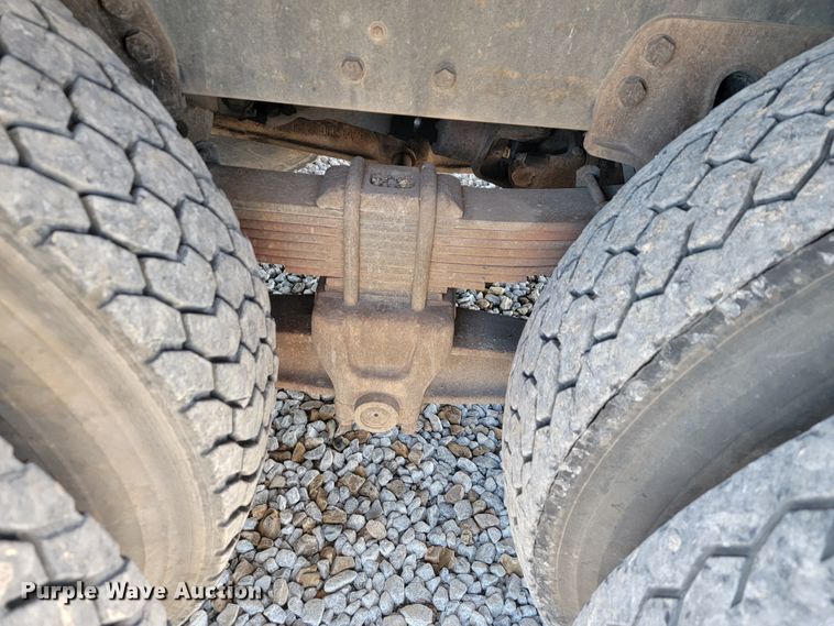 image for item JP9055 1995 Ford L8000  crane truck