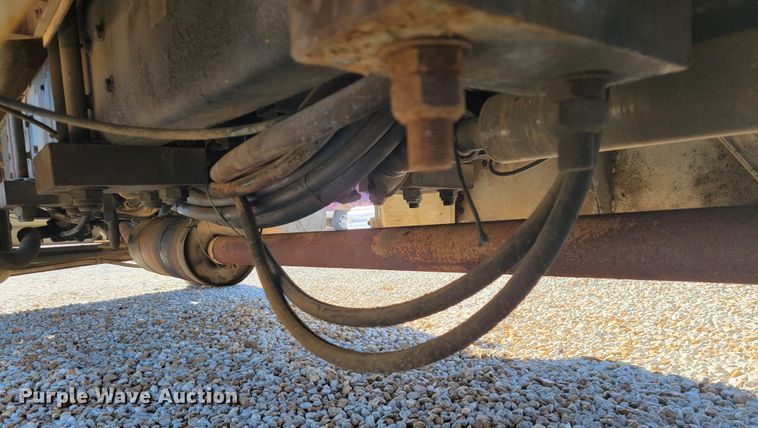 image for item JP9055 1995 Ford L8000  crane truck