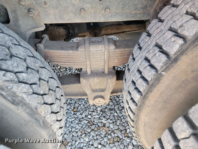 image for item JP9055 1995 Ford L8000  crane truck