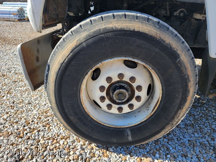 image for item JP9055 1995 Ford L8000  crane truck