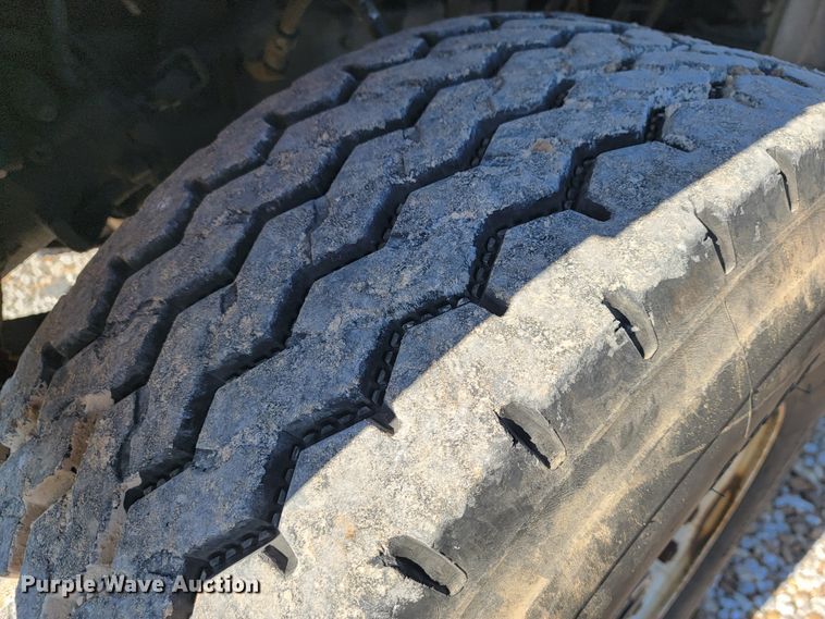 image for item JP9055 1995 Ford L8000  crane truck