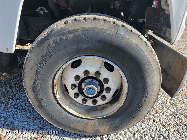 image for item JP9055 1995 Ford L8000  crane truck