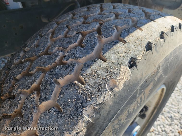 image for item JP9055 1995 Ford L8000  crane truck