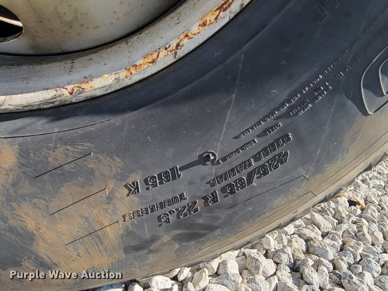 image for item JP9055 1995 Ford L8000  crane truck