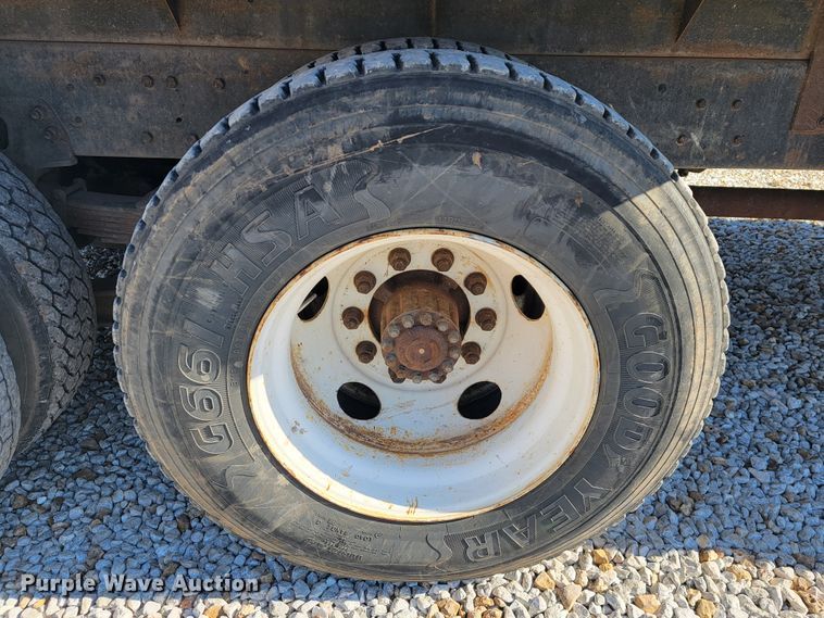 image for item JP9055 1995 Ford L8000  crane truck