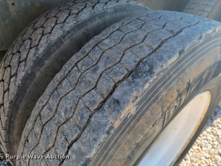 image for item JP9055 1995 Ford L8000  crane truck