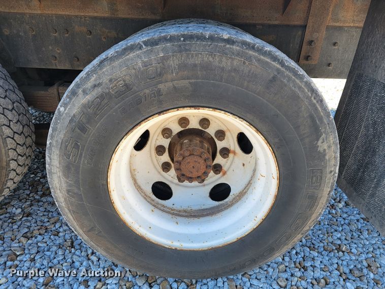 image for item JP9055 1995 Ford L8000  crane truck