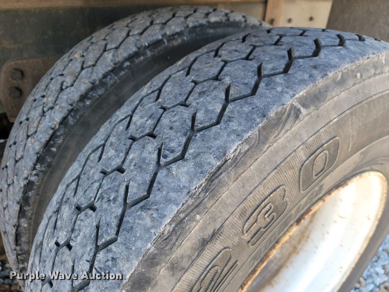 image for item JP9055 1995 Ford L8000  crane truck