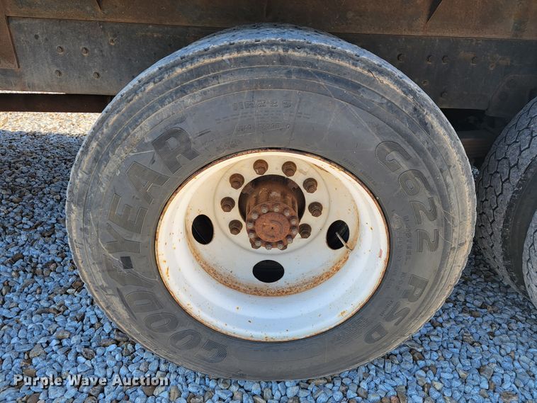 image for item JP9055 1995 Ford L8000  crane truck