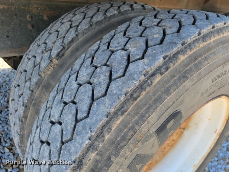 image for item JP9055 1995 Ford L8000  crane truck