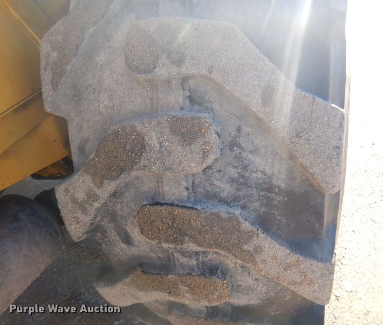 image for item KE9315 1977 Caterpillar 613B  elevating scraper