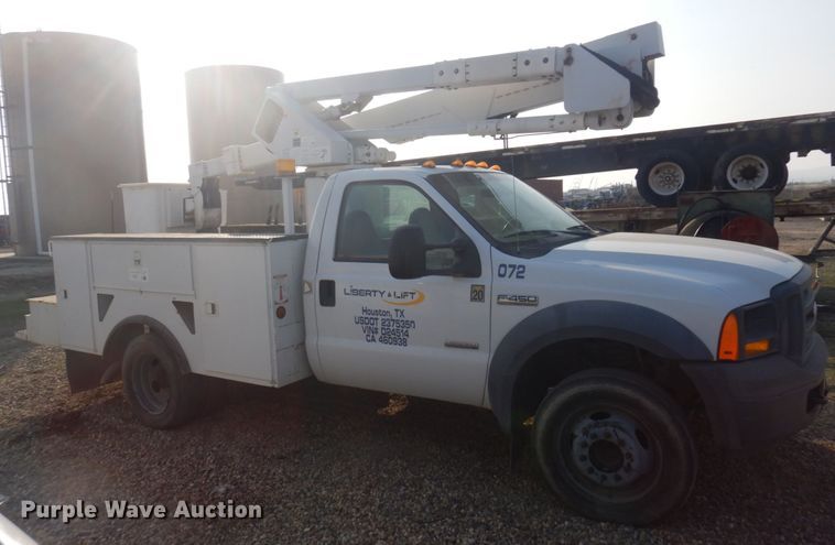image for item KE9316 2005 Ford F450 Super Duty XL  bucket truck