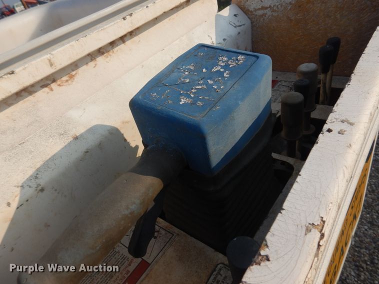 image for item KE9316 2005 Ford F450 Super Duty XL  bucket truck