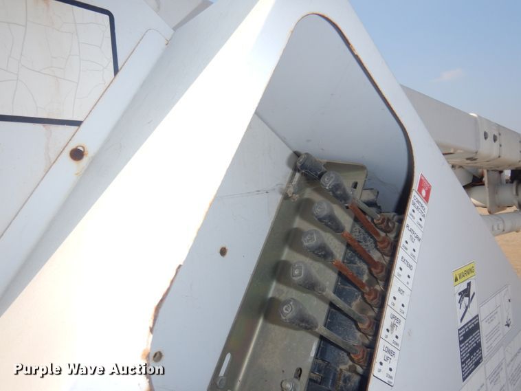 image for item KE9316 2005 Ford F450 Super Duty XL  bucket truck