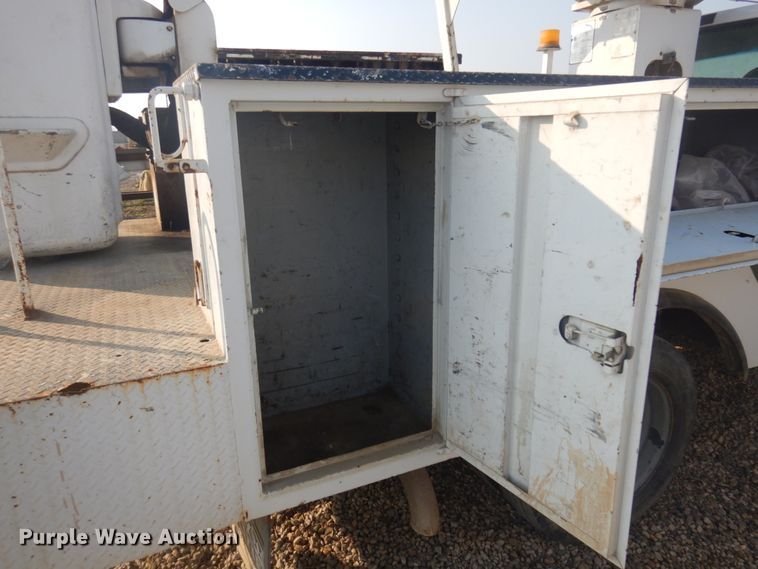 image for item KE9316 2005 Ford F450 Super Duty XL  bucket truck