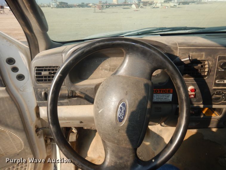 image for item KE9316 2005 Ford F450 Super Duty XL  bucket truck