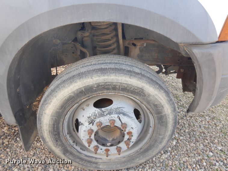 image for item KE9316 2005 Ford F450 Super Duty XL  bucket truck