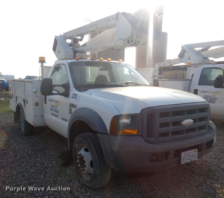image for item KE9317 2005 Ford F450 Super Duty XL  bucket truck