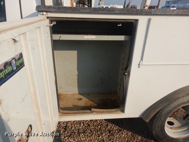 image for item KE9317 2005 Ford F450 Super Duty XL  bucket truck