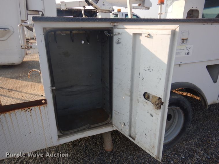 image for item KE9317 2005 Ford F450 Super Duty XL  bucket truck