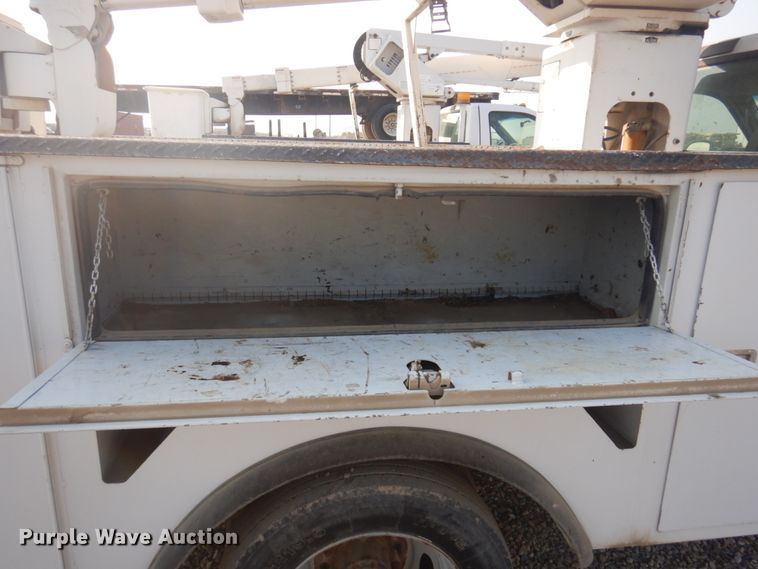 image for item KE9317 2005 Ford F450 Super Duty XL  bucket truck