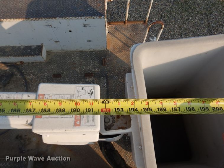 image for item KE9317 2005 Ford F450 Super Duty XL  bucket truck