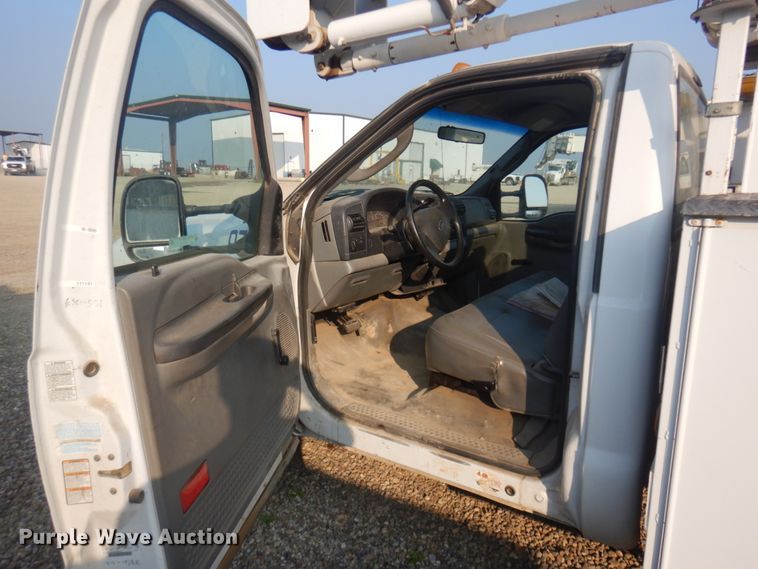 image for item KE9317 2005 Ford F450 Super Duty XL  bucket truck