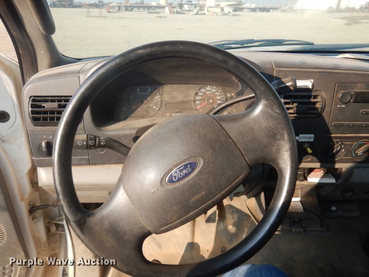 image for item KE9317 2005 Ford F450 Super Duty XL  bucket truck