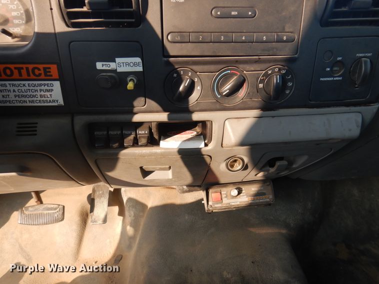 image for item KE9317 2005 Ford F450 Super Duty XL  bucket truck