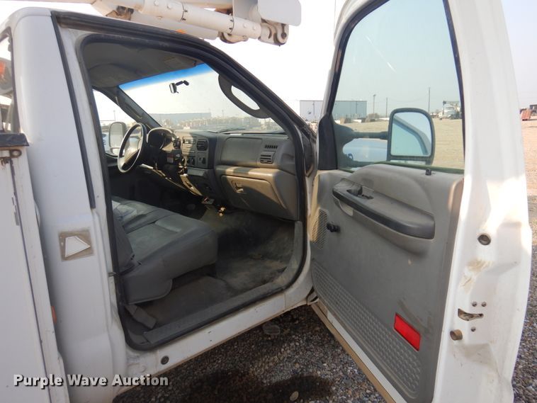 image for item KE9317 2005 Ford F450 Super Duty XL  bucket truck