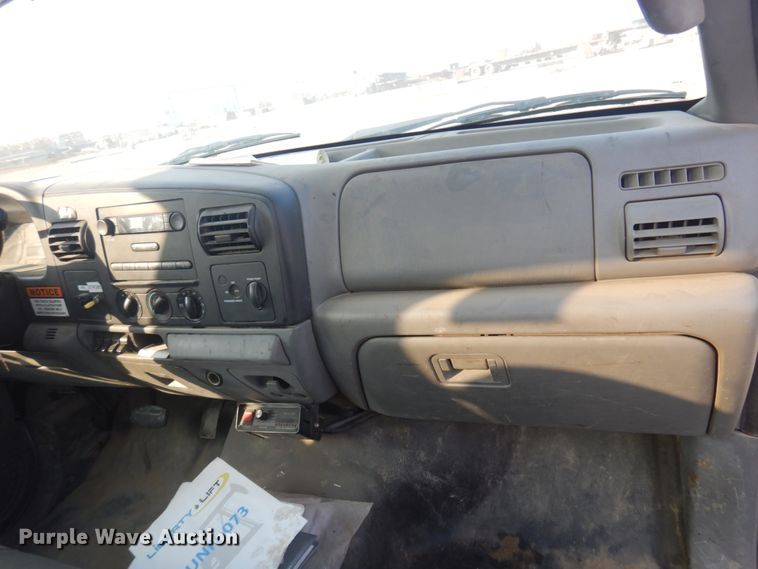 image for item KE9317 2005 Ford F450 Super Duty XL  bucket truck