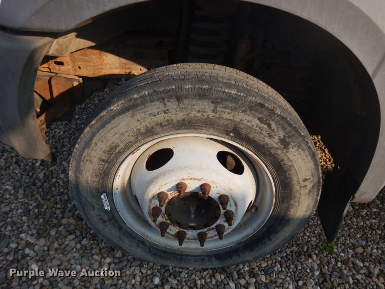 image for item KE9317 2005 Ford F450 Super Duty XL  bucket truck