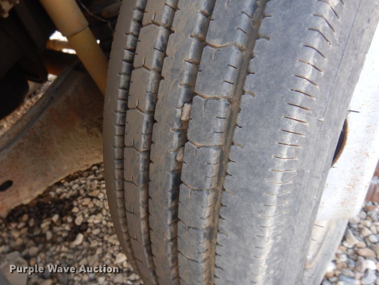 image for item KE9317 2005 Ford F450 Super Duty XL  bucket truck