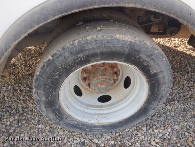 image for item KE9317 2005 Ford F450 Super Duty XL  bucket truck