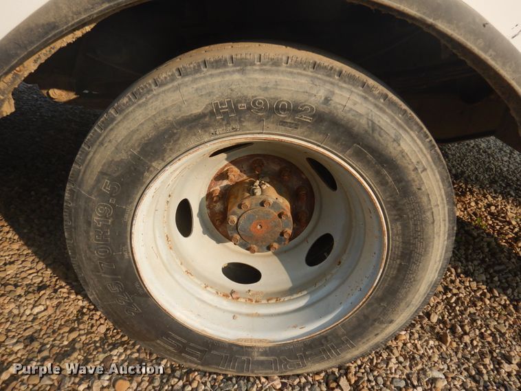 image for item KE9317 2005 Ford F450 Super Duty XL  bucket truck