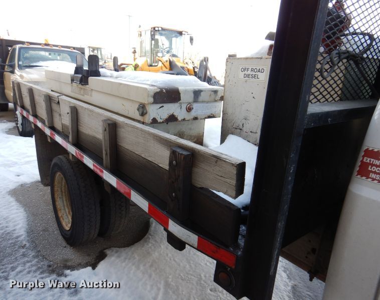 image for item KH9024 2004 Ford F550 Super Duty  flatbed truck