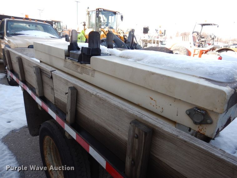 image for item KH9024 2004 Ford F550 Super Duty  flatbed truck