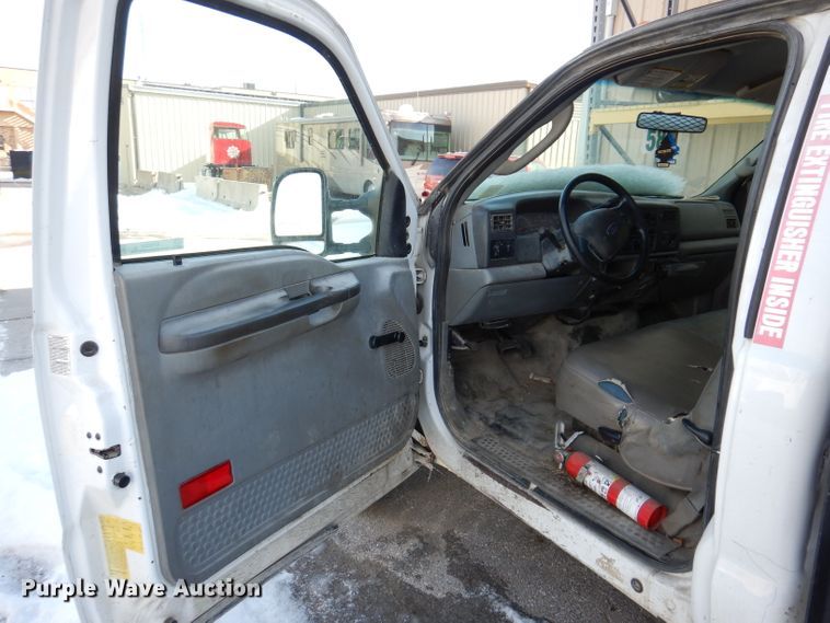 image for item KH9024 2004 Ford F550 Super Duty  flatbed truck