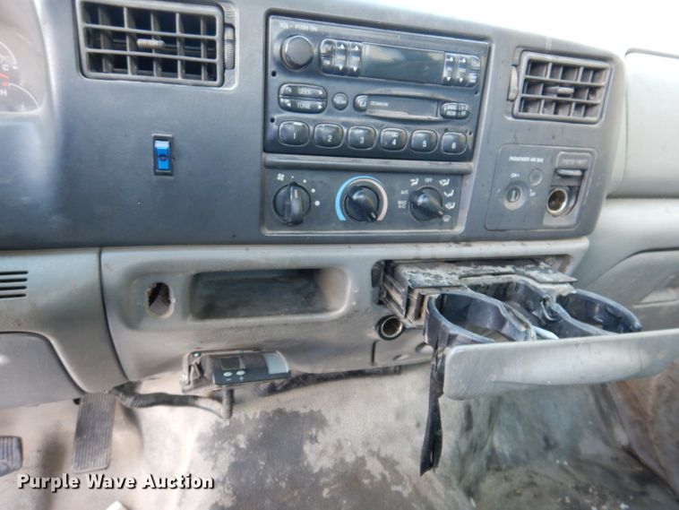 image for item KH9024 2004 Ford F550 Super Duty  flatbed truck