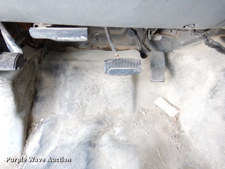 image for item KH9024 2004 Ford F550 Super Duty  flatbed truck